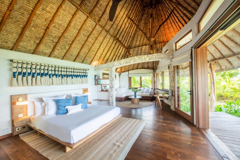 Polynesia Private island Motu Nao Nao 2 beaches, one of which is over 800m long, 25ha, 3 Bungalows bedrooms in Tahiti search rental For Super Rich