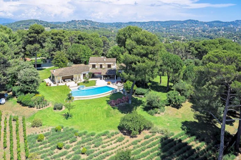 Elegant Villa Sea views to the Bay of Theoule nice pool, +5 bedrooms in Cannes for sale For Super Rich
