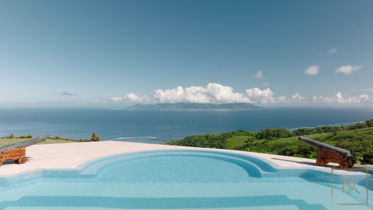 Premium Villa Panoramic View Edge of the cliff, 6 bedrooms in Tahiti available for sale For Super Rich