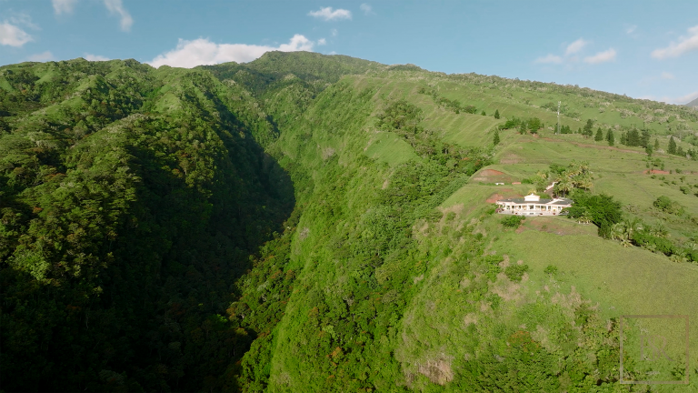 Premium Villa Panoramic View Edge of the cliff, 6 bedrooms in Tahiti search for sale For Super Rich
