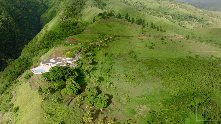 Premium Villa Panoramic View Edge of the cliff, 6 bedrooms in Tahiti property for sale For Super Rich