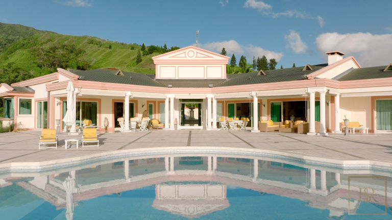 Premium Villa Panoramic View Edge of the cliff, 6 bedrooms in Tahiti price for sale For Super Rich