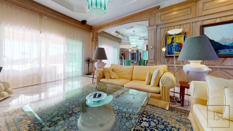 Premium Villa Panoramic View Edge of the cliff, 6 bedrooms in Tahiti luxury for sale For Super Rich
