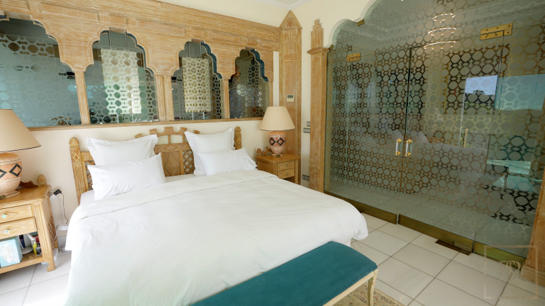 Premium Villa Panoramic View Edge of the cliff, 6 bedrooms in Tahiti exclusive for sale For Super Rich
