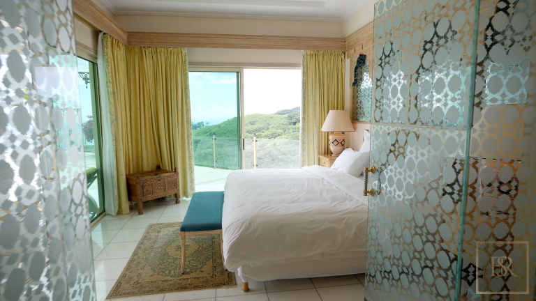 Premium Villa Panoramic View Edge of the cliff, 6 bedrooms in Tahiti prix for sale For Super Rich