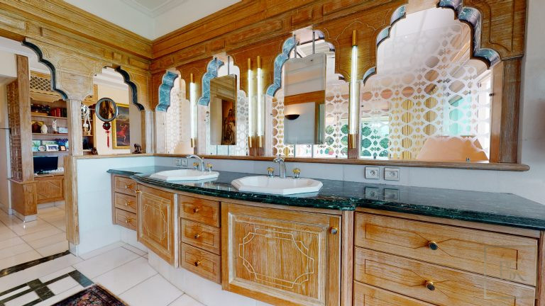 Premium Villa Panoramic View Edge of the cliff, 6 bedrooms in Tahiti image for sale For Super Rich
