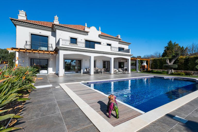 Luxury Villa Sea View, Paddle court, 5 bedrooms in Santa Bárbara de Nexe top for sale For Super Rich
