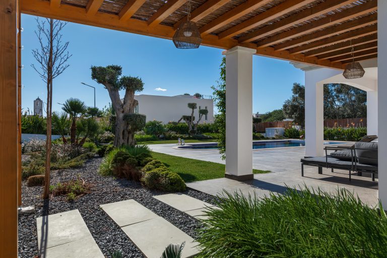 Luxury Villa Sea View, Paddle court, 5 bedrooms in Santa Bárbara de Nexe ultra luxury for sale For Super Rich