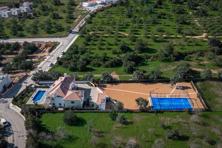 Luxury Villa Sea View, Paddle court, 5 bedrooms in Santa Bárbara de Nexe available for sale For Super Rich