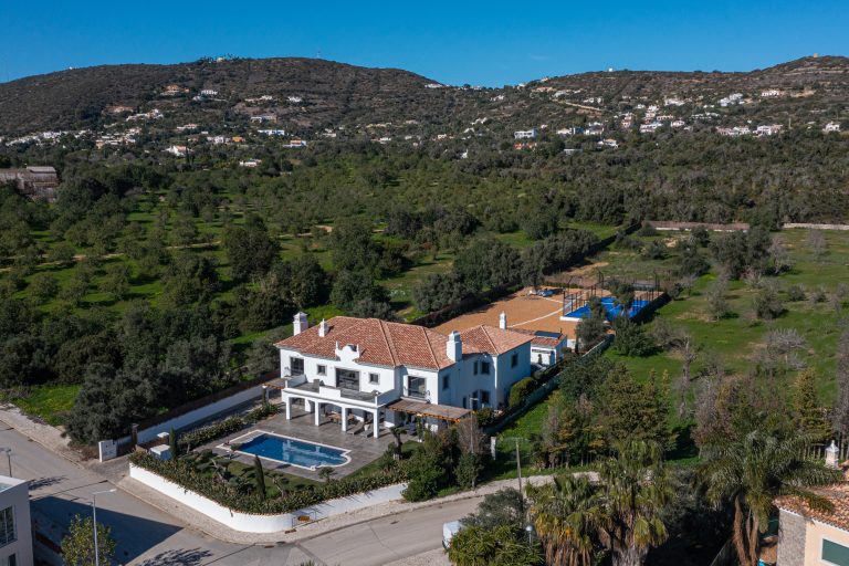 Luxury Villa Sea View, Paddle court, 5 bedrooms in Santa Bárbara de Nexe image for sale For Super Rich