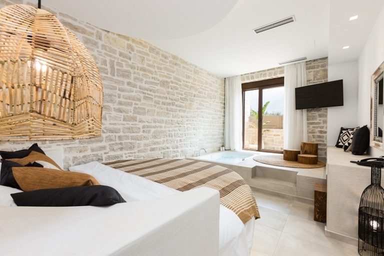 Luxury Villa Beach Front Sea View, 6 bedrooms in Bali Rethymno Classified ads for sale For Super Rich