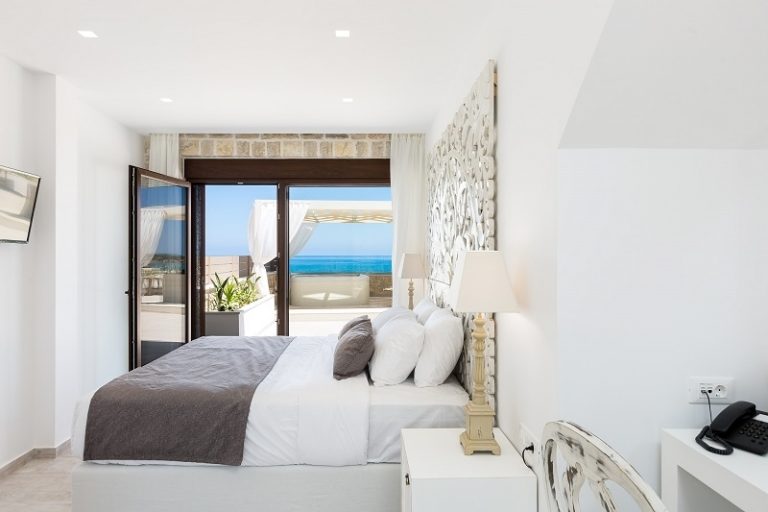Luxury Villa Beach Front Sea View, 6 bedrooms in Bali Rethymno top for sale For Super Rich