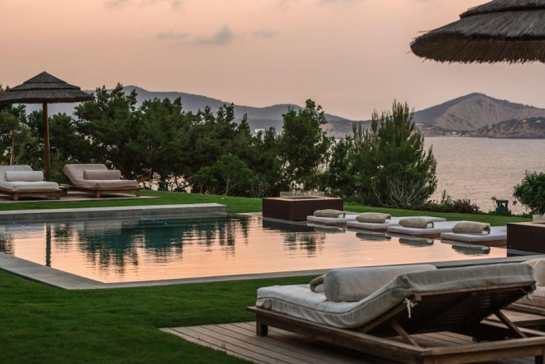 Premium Villa Beach Front with access to the private beach, 6 bedrooms in Ibiza for sale For Super Rich