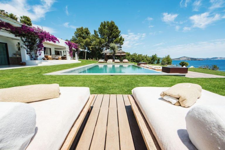 Premium Villa Beach Front with access to the private beach, 6 bedrooms in Ibiza Used for sale For Super Rich