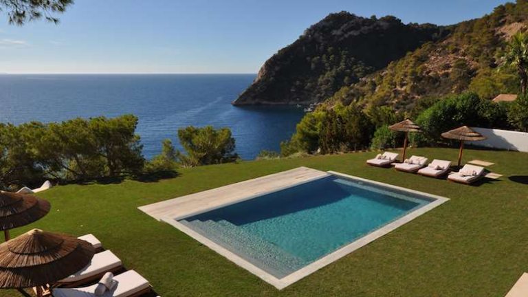 Premium Villa Beach Front with access to the private beach, 6 bedrooms in Ibiza available for sale For Super Rich