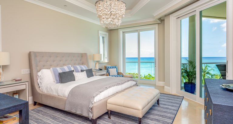 Luxury Apartment Beach Front, 4 bedrooms in Seven Mile Beach buy for sale For Super Rich