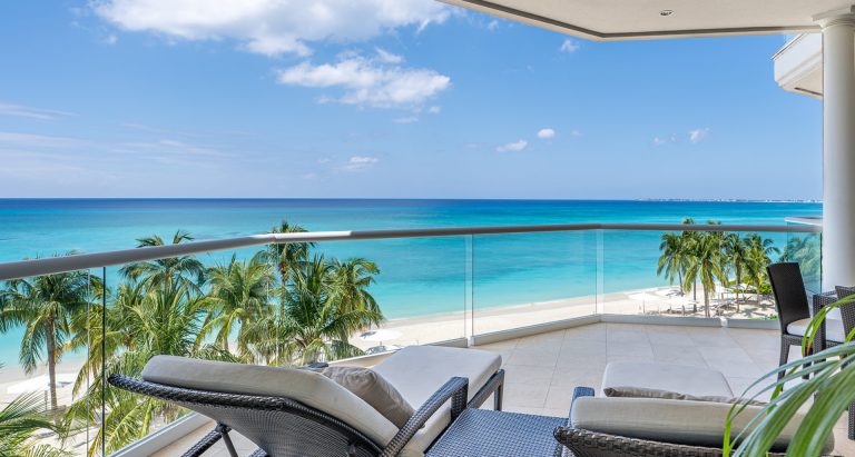 Luxury Apartment Beach Front, 4 bedrooms in Seven Mile Beach Used for sale For Super Rich