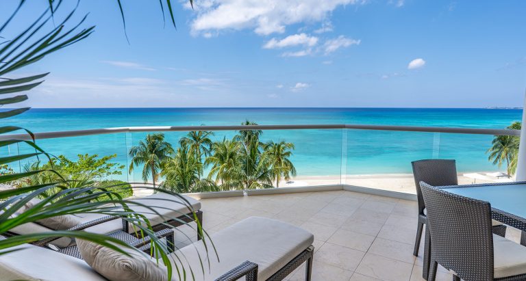 Luxury Apartment Beach Front, 4 bedrooms in Seven Mile Beach available for sale For Super Rich