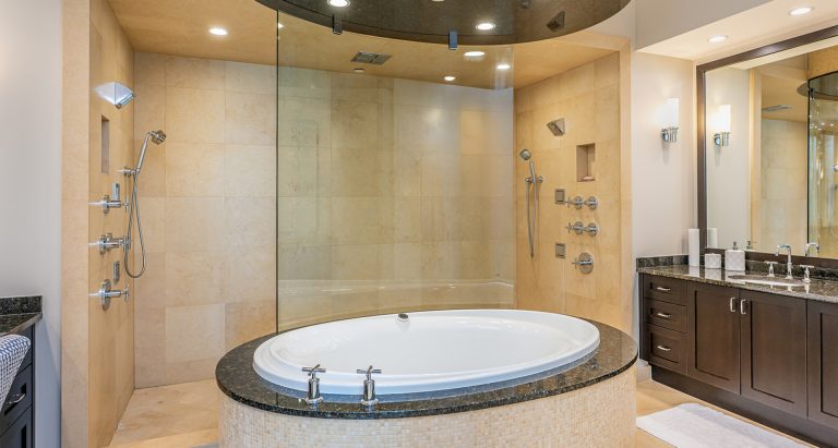 Luxury Apartment Beach Front, 4 bedrooms in Seven Mile Beach property for sale For Super Rich