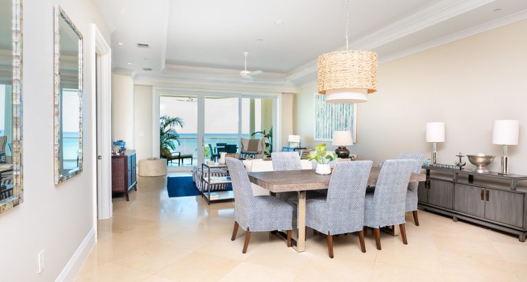 Luxury Apartment Beach Front, 4 bedrooms in Seven Mile Beach value for sale For Super Rich