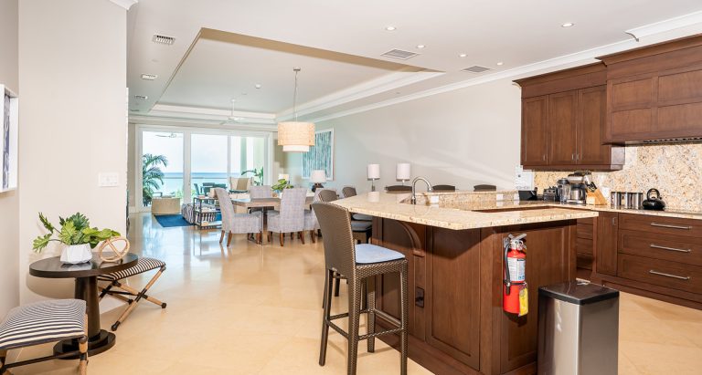 Luxury Apartment Beach Front, 4 bedrooms in Seven Mile Beach Classified ads for sale For Super Rich
