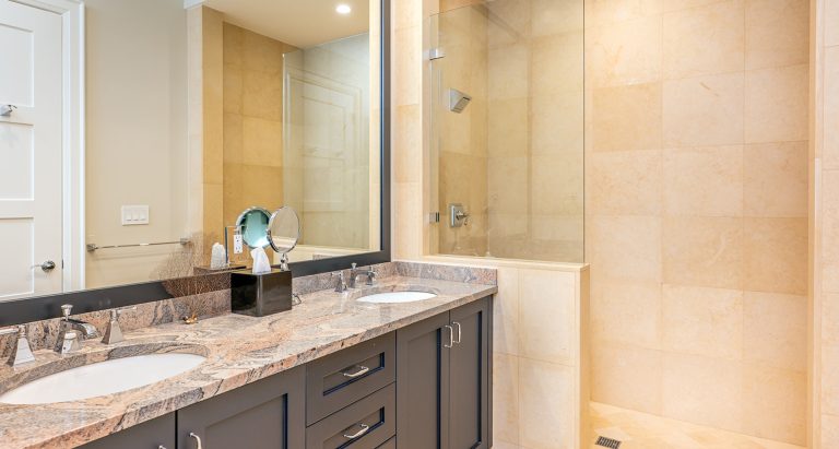 Luxury Apartment Beach Front, 4 bedrooms in Seven Mile Beach real estate for sale For Super Rich