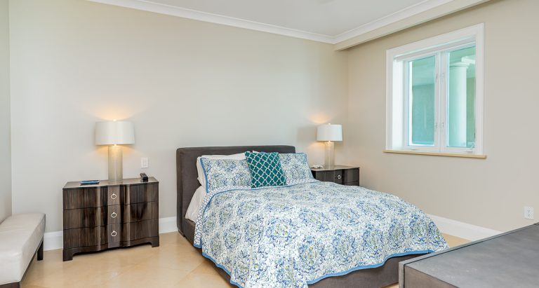 Luxury Apartment Beach Front, 4 bedrooms in Seven Mile Beach luxury for sale For Super Rich