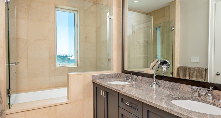 Luxury Apartment Beach Front, 4 bedrooms in Seven Mile Beach ultra luxury for sale For Super Rich
