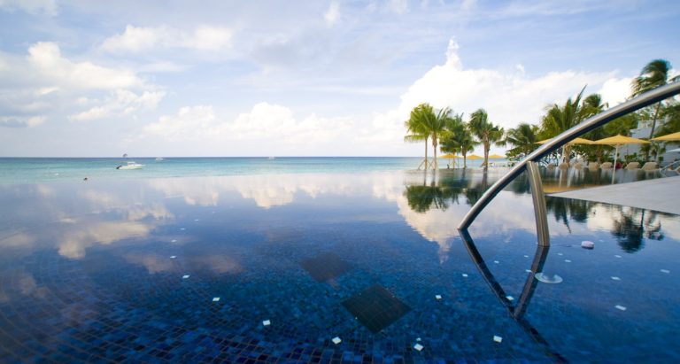 Luxury Apartment Beach Front, 4 bedrooms in Seven Mile Beach photos for sale For Super Rich