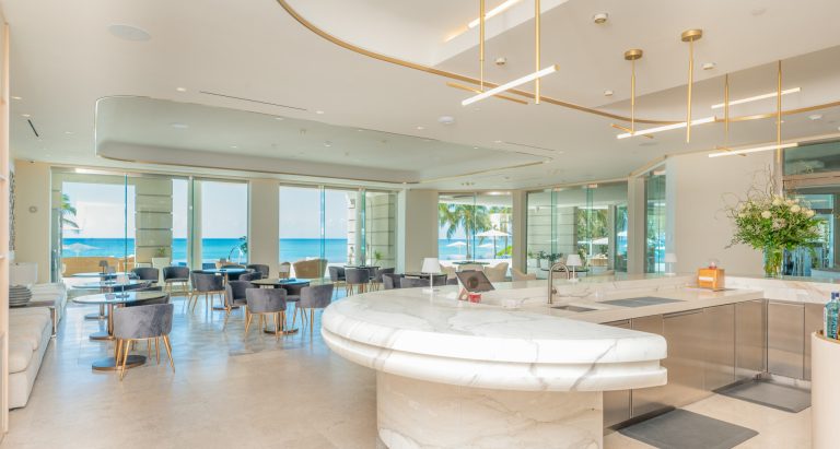 Luxury Apartment Beach Front, 4 bedrooms in Seven Mile Beach image for sale For Super Rich