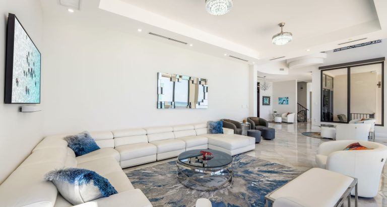 Luxury Villa Beach Front Caribbean Sea views, 5 bedrooms in Seven Mile Beach real estate for sale For Super Rich