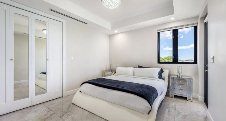 Luxury Villa Beach Front Caribbean Sea views, 5 bedrooms in Seven Mile Beach photo for sale For Super Rich
