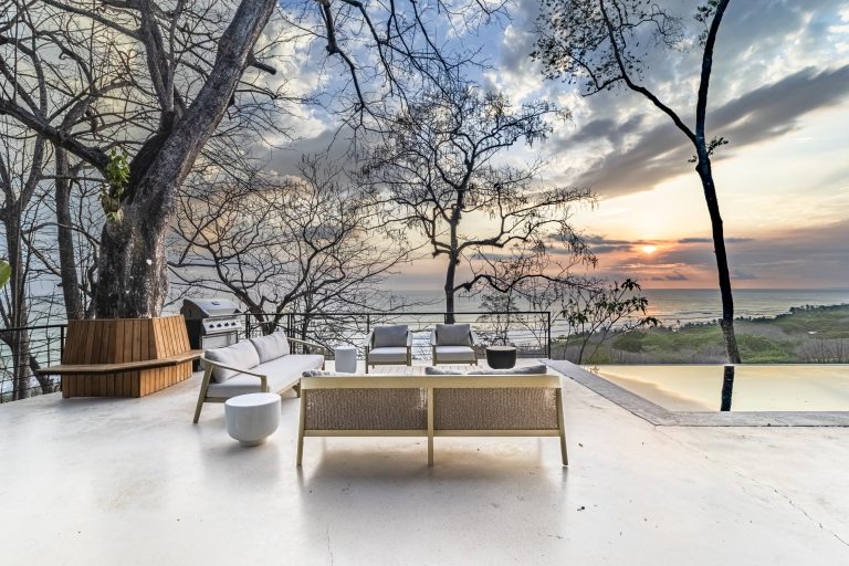 Luxury Villa Panoramic View, 10 bedrooms in Santa Teresa Classified ads for sale For Super Rich