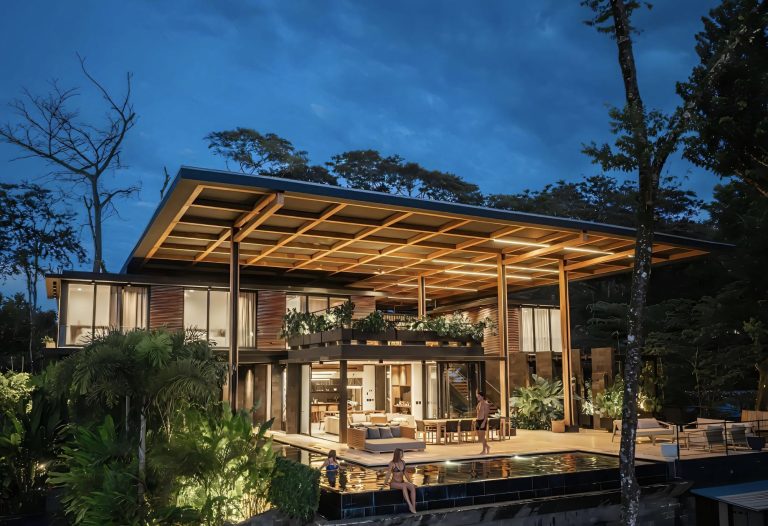 Luxury Villa Panoramic View, 10 bedrooms in Santa Teresa deal for sale For Super Rich
