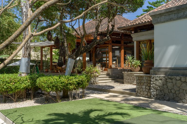 Luxury Villa Serena Beachfront, 5 bedrooms in Tamarindo deal for sale For Super Rich
