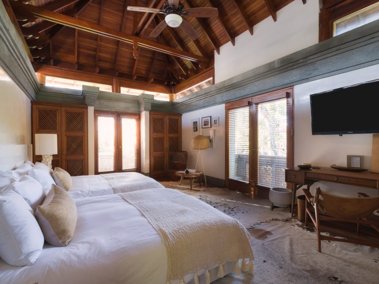 Luxury Villa Serena Beachfront, 5 bedrooms in Tamarindo exclusive for sale For Super Rich
