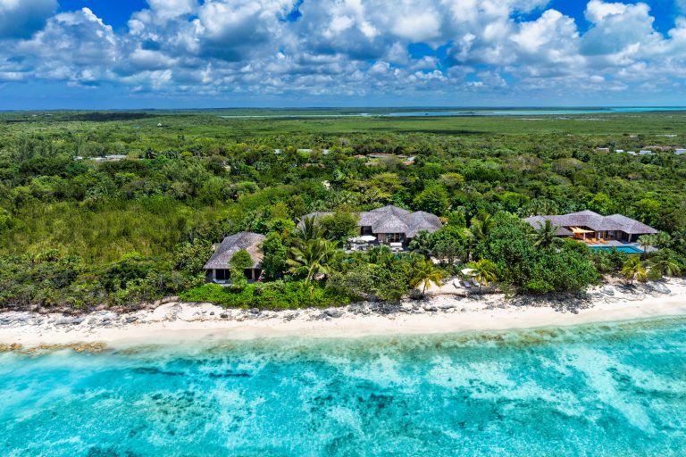 Luxury Villa Beach Front Lucky House, 3 bedrooms in Parrot Cay best for sale For Super Rich