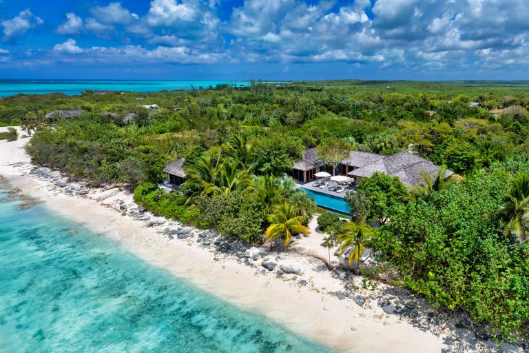 Luxury Villa Beach Front Lucky House, 3 bedrooms in Parrot Cay Used for sale For Super Rich