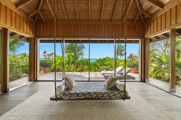 Luxury Villa Beach Front Lucky House, 3 bedrooms in Parrot Cay value for sale For Super Rich