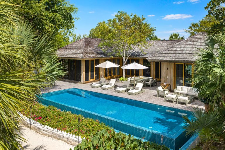 Luxury Villa Beach Front Lucky House, 3 bedrooms in Parrot Cay available for sale For Super Rich