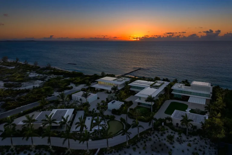 Luxury Villa 3 RESERVE Beachfront, 7 bedrooms in Grace Bay - Providenciales photo for sale For Super Rich