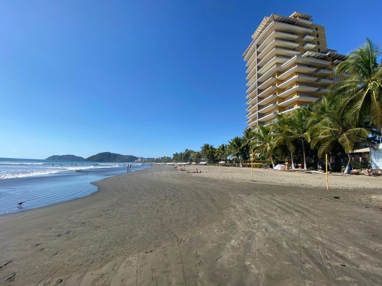 Luxury Penthouse Beach Front Panoramic View, 6 bedrooms in Jaco deal for sale For Super Rich