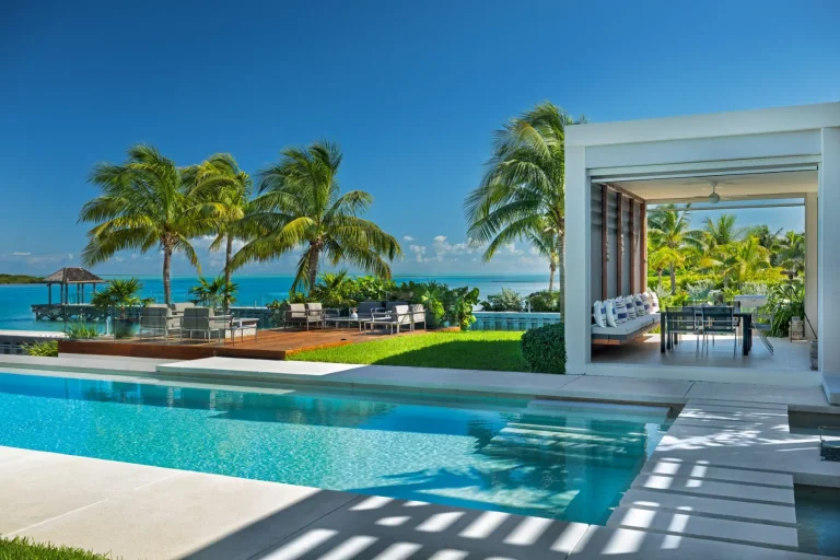 Luxury Villa Blue Cay Beach Estate 2 Beachfront, 6 bedrooms in Leeward - Providenciales Used for sale For Super Rich