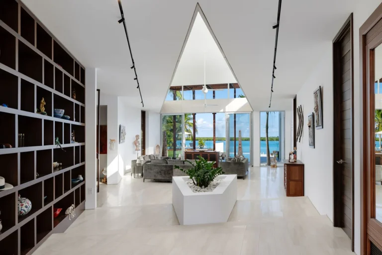 Luxury Villa Blue Cay Beach Estate 2 Beachfront, 6 bedrooms in Leeward - Providenciales buy for sale For Super Rich