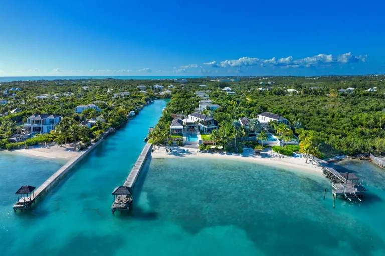 Luxury Villa Blue Cay Beach Estate 2 Beachfront, 6 bedrooms in Leeward - Providenciales unique for sale For Super Rich