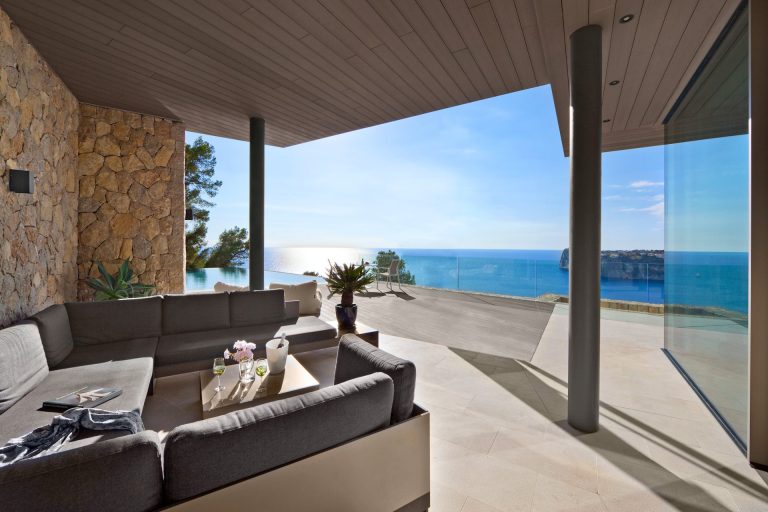 Luxury Villa Beach Front Panoramic View, 3 bedrooms in Mallorca available for sale For Super Rich
