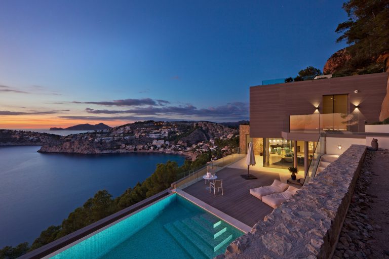 Luxury Villa Beach Front Panoramic View, 3 bedrooms in Mallorca expensive for sale For Super Rich