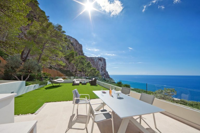 Luxury Villa Beach Front Panoramic View, 3 bedrooms in Mallorca deal for sale For Super Rich