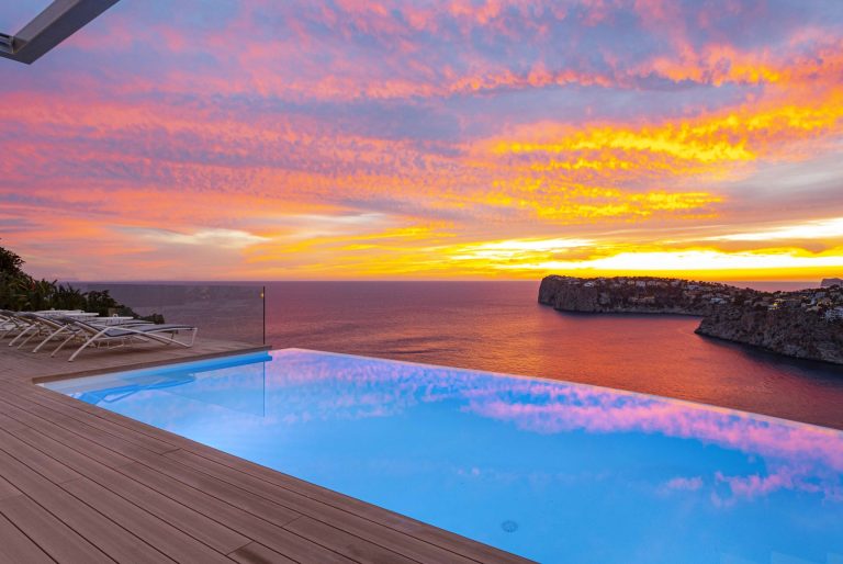 Luxury Villa Panoramic View pool with whirlpool, 5 bedrooms in Mallorca deal for sale For Super Rich