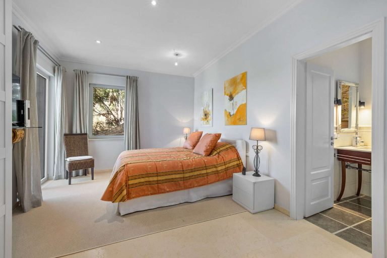 Architectural Villa Beach Front Sea View, 5 bedrooms in Mallorca Classified ads for sale For Super Rich